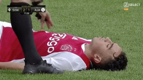 Jugador del Ajax casi muere durante partido amistoso contra Wender Bremen