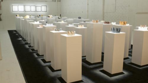 Mujer se hace una "selfie" y da&ntilde;a parte de una colecci&oacute;n de arte