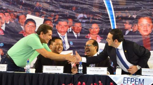 Gobierno y sindicalistas de educaci&oacute;n negocian nuevo pacto colectivo