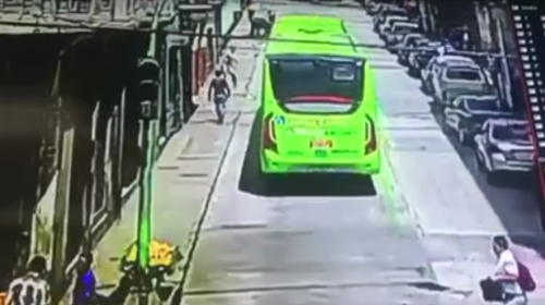 Captan a un hombre cuando lanza objeto a parte frontal del Transmetro