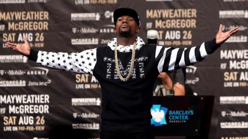 Por escapar de sus fans, Mayweather atropell&oacute; a su guardaespaldas