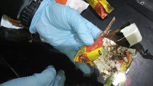 Descubren coca&iacute;na oculta en barras de chocolate en el aeropuerto