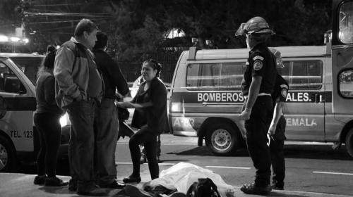 Ataque armado a 2 buses deja 1 muerto y 6 heridos en calzada San Juan