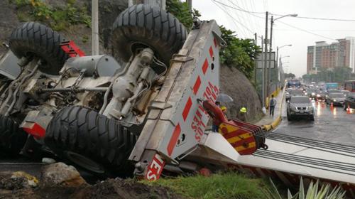 La multa que debe pagar el piloto que transportaba la grúa del Naranjo