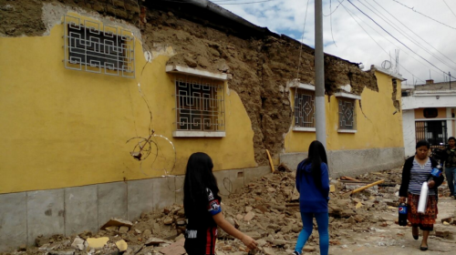 Gobierno declara tres días de duelo por víctimas de fuerte sismo