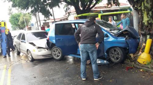 Lluvia dejó choques, atropellados y motos derrapadas