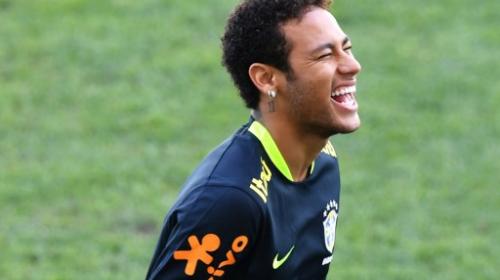 Neymar anotó un gol casi imposible que emocionó a la afición brasileña