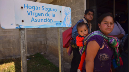 Regresa a Guatemala una de las menores sobrevivientes del Hogar Seguro