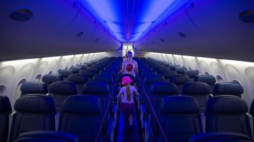 Por estas razones te pueden expulsar de un avi&oacute;n