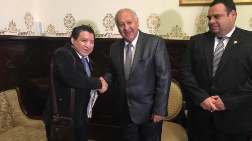 Diputados de FCN salvan a ministro de juicio pol&iacute;tico en el Congreso