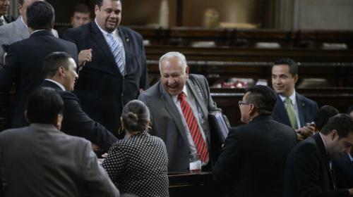 Ministro de Comunicaciones tuvo un aumento de Q12 mil en su salario