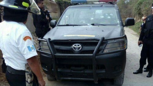 Una emboscada dej&oacute; a dos agentes de la PNC y un reo muertos