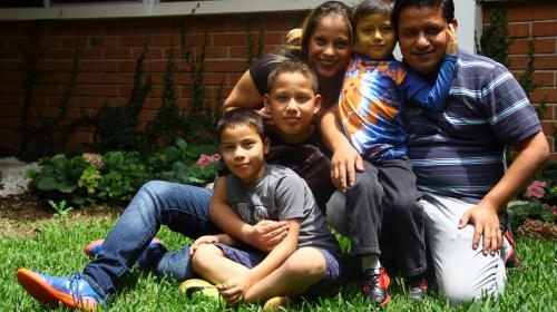 Dos a&ntilde;os despu&eacute;s de conocer su historia, Adri&aacute;n sigue sin diagn&oacute;stico