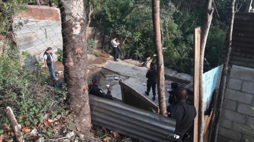 Encuentran un cad&aacute;ver enterrado en otra guarida de mareros