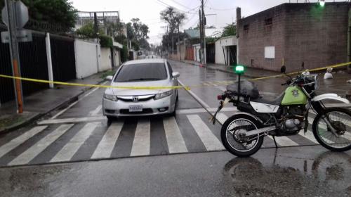Arrestan a "sicario" que asesin&oacute; a una mujer y cierran calle en zona 9