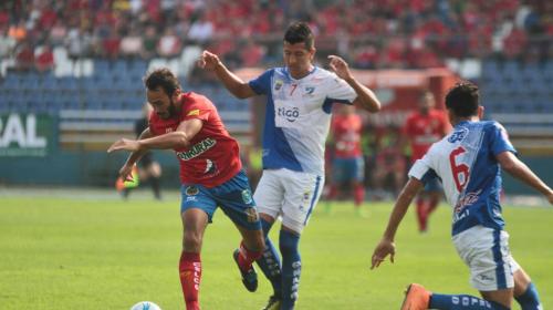 Gast&oacute;n Puerari volvi&oacute; a lesionarse y tuvo que salir del campo