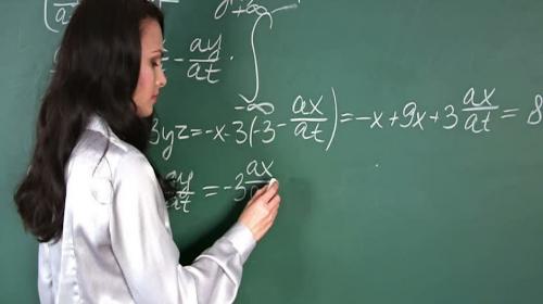 Suspenden a maestra por burlarse del examen de una alumna en Facebook