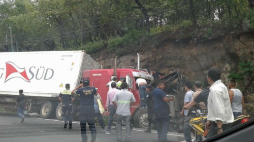 &iquest;Qu&eacute; pas&oacute; con el piloto del trailer que choc&oacute; en la ruta Interamericana?