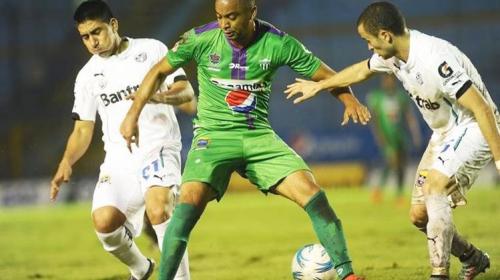 Esto falta para que Manfred Russell sea jugador de Comunicaciones