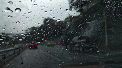 Ca&iacute;da de granizo provoca caos en la ciudad capital 