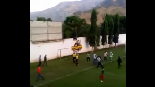 Jugadores y aficionados agreden a &aacute;rbitros en Tercera Divisi&oacute;n