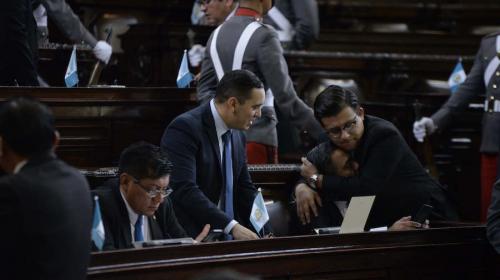 El presupuesto, los almuerzo de Q900 y los huevos de oro del Ejército