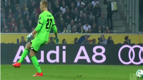 El incre&iacute;ble fallo de un portero por poco le cuesta una anotaci&oacute;n