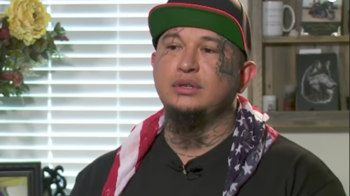 Hijo de inmigrantes dice que Trump es su pap&aacute; y se pone su apellido