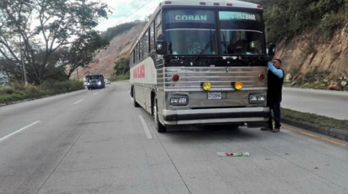 La historia del niño que murió en un bus detenido por los bloqueos