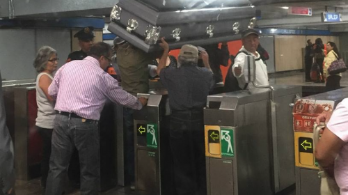 La verdad detr&aacute;s del ata&uacute;d que fue transportado en un metro de M&eacute;xico