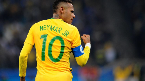 Neymar hizo todo, pero el portero le gan&oacute; el duelo y ataj&oacute; el penal