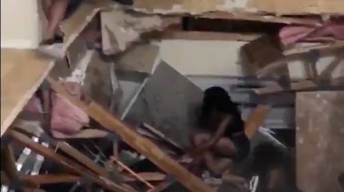 Piso de apartamento se derrumba durante una fiesta de estudiantes