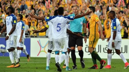 ¿Era penal? Así fue la polémica jugada que eliminó a Honduras