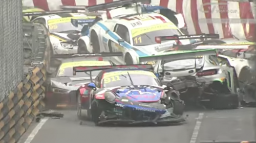 Graban impresionante accidente de 16 veh&iacute;culos en una Copa Mundial