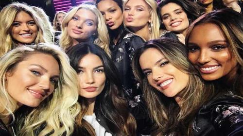 Modelo sufre bochornosa ca&iacute;da en pleno desfile de Victoria's Secret