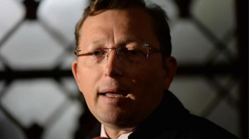 Vocero de Jimmy recibe dos salarios del Gobierno y así lo justifica