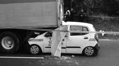 Taxista muere tras empotrarse en un camión recolector de basura