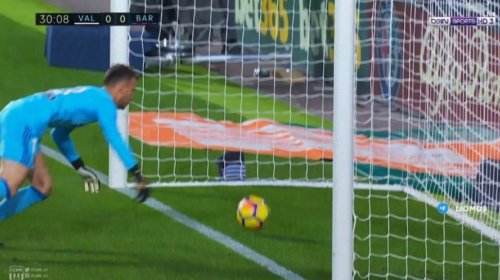 El gol del Bar&ccedil;a que todo el mundo vio, menos el &aacute;rbitro