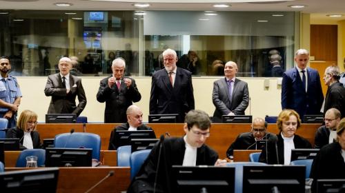 Acusado de cr&iacute;menes de guerra muri&oacute; tras beber "veneno" durante juicio