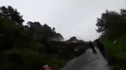 Video: vecinos corren para no ser v&iacute;ctimas de derrumbe en San Marcos