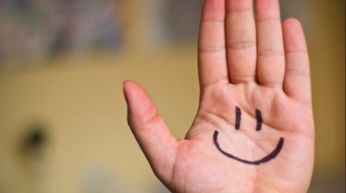 &iquest;La sensaci&oacute;n de felicidad cambia con la edad? Esta es la curva