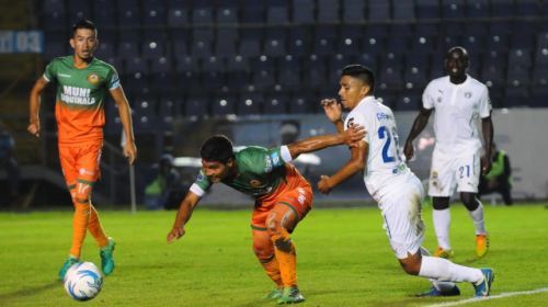 Error de Luis Pedro Molina salva a Comunicaciones frente a Siquinal&aacute;