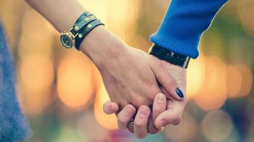 &iquest;C&oacute;mo descubrir si le gustas a un hombre t&iacute;mido?