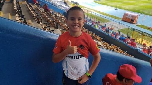 La curiosa imagen de un seguidor crema infiltrado en el Cl&aacute;sico 300