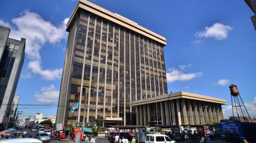 ¿Qué debe hacer Guatemala tras la degradación de su calificación?