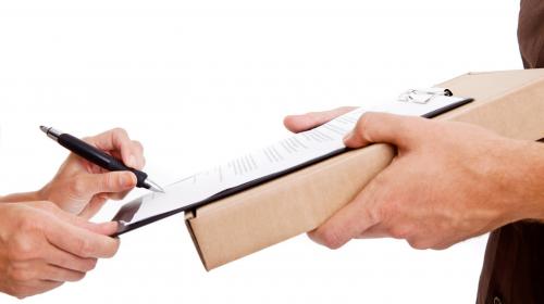 La mensajera del Estado tiene 91 años y cobra Q230 mil