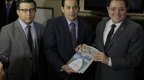 Los zopilotes vuelan sobre el Congreso