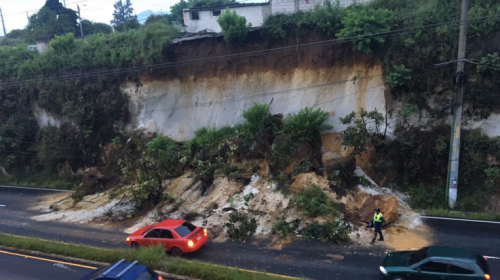 Derrumbe en San Crist&oacute;bal complica el paso frente a la "Mega Fr&aacute;ter"