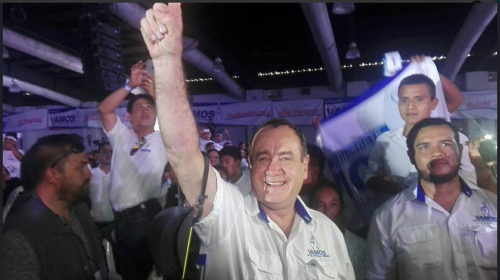 Reaparece Alejandro Giammattei con el partido pol&iacute;tico "Vamos" 