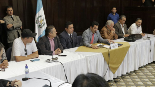 Congreso convoca a sesión para detener las reformas aprobadas ayer